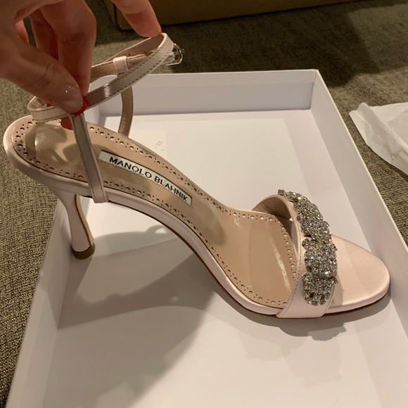 manolo blahnik drinanu embellished satin sandals